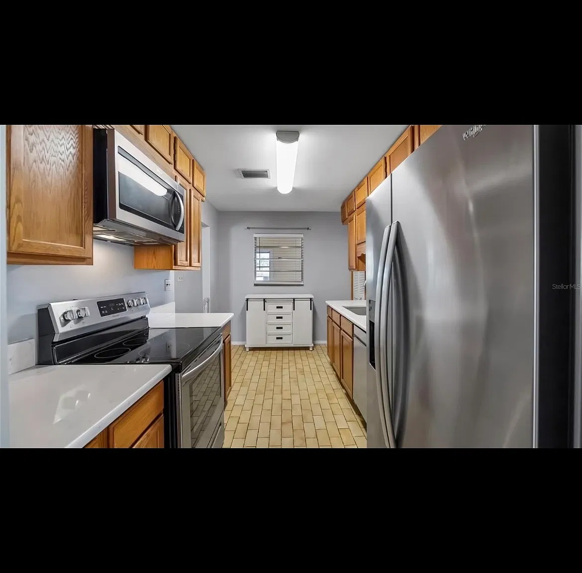 2 bed, 1093 sqft, $1,895 — Photo 2