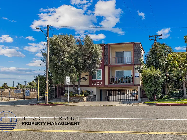 3320 Redondo Beach Blvd — Photo 10