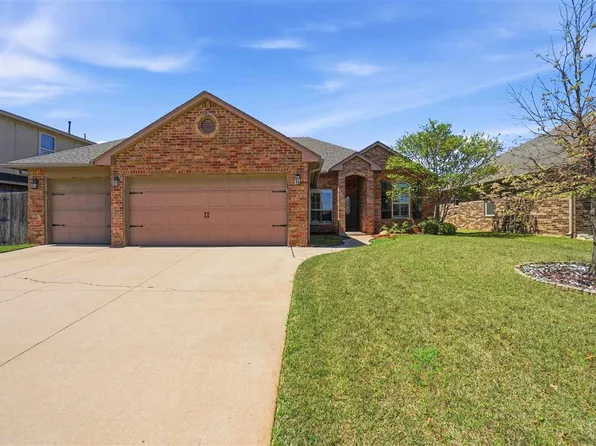 2209 SW Edinburough Dr, Lawton, OK 73505