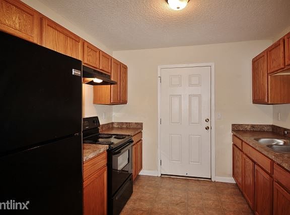 4th image of 8419 Jasper Ave