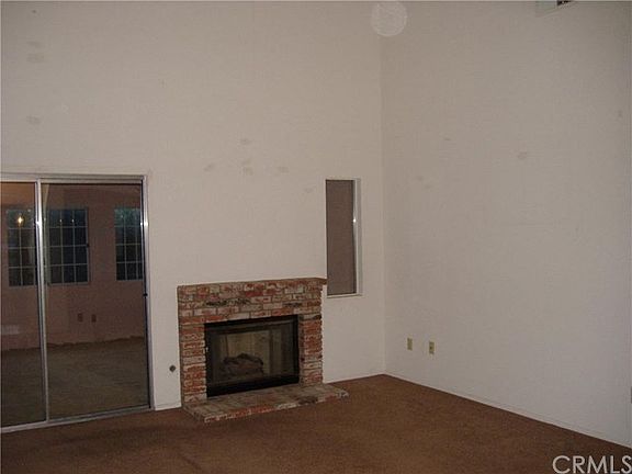3rd image of 929 Holly Ct