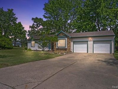 6011 Stockbridge Commons Trl, Grand Blanc, MI, 48439