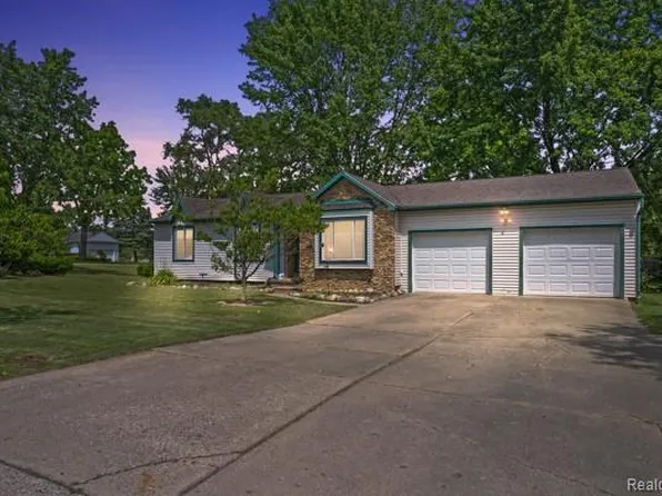 6011 Stockbridge Commons Trl, Grand Blanc, MI 48439