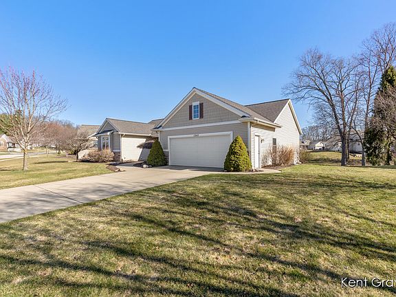 2nd image of 1242 Millwood Dr NE