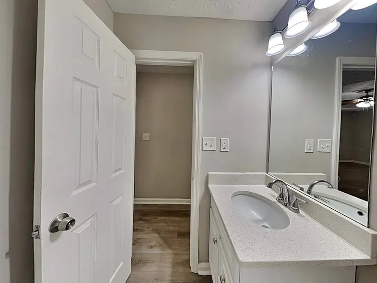 301 E Country Woods Dr — Photo 8