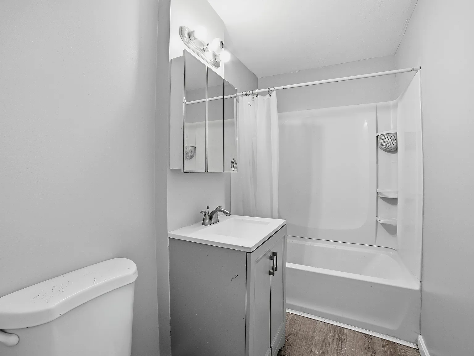 2 bed, 1100 sqft, $1,850 — Photo 2
