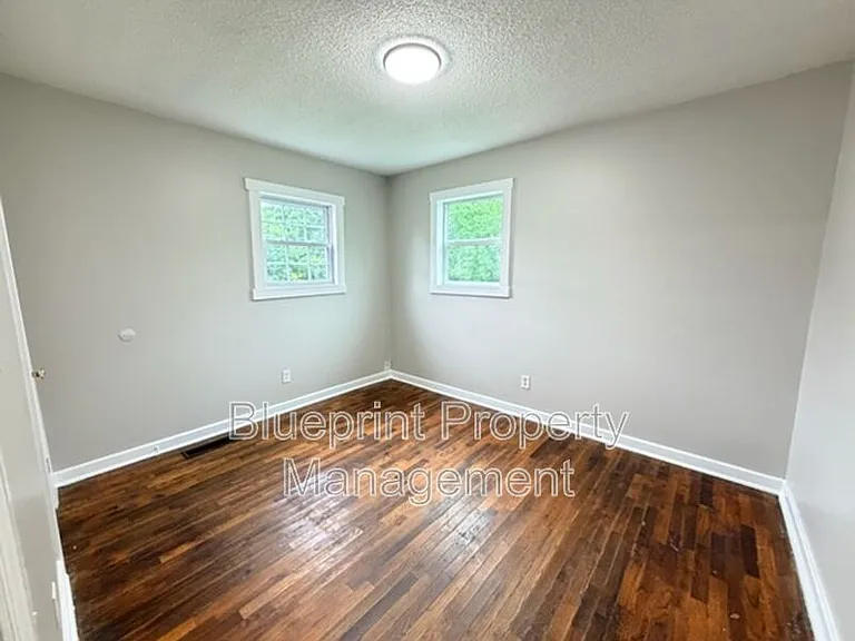 3373 33rd Pl N — Photo 8