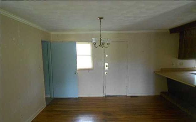 2nd image of 2203 Oakwood Rd NW