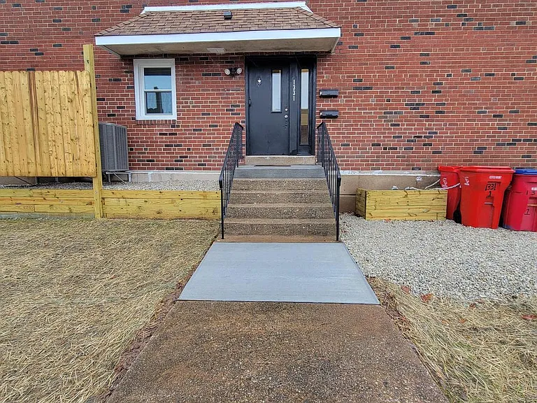 1331 Astor St #2 — Photo 4