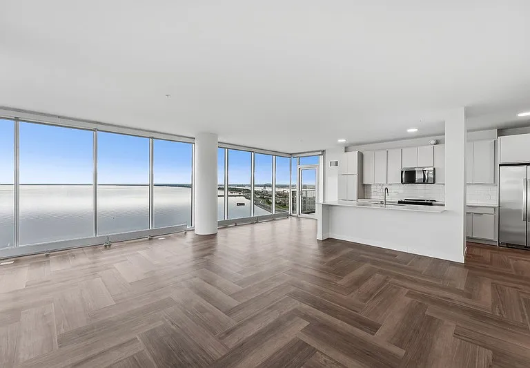 The Lakeview Residences at 333 — Photo 4