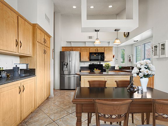 4th image of 29295 Knoll Ct