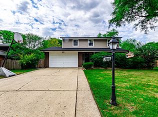 2005 E Cayuga Ln, Mount Prospect, IL 60056