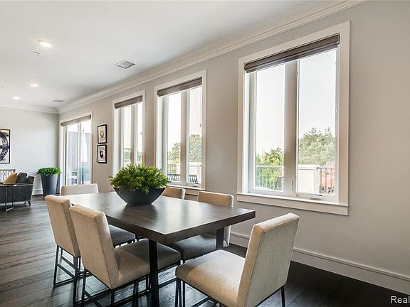4th image of 856 N Old Woodward Ave #304
