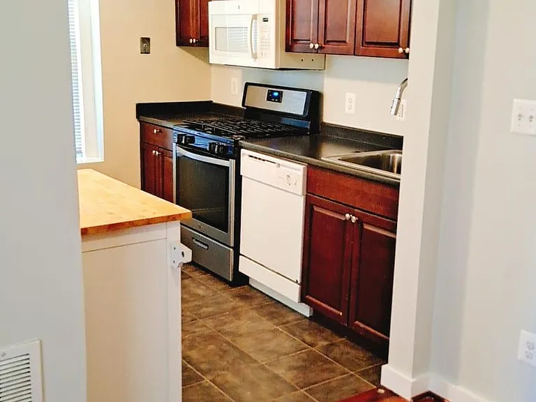 1530 Church St NW #1 — Photo 3