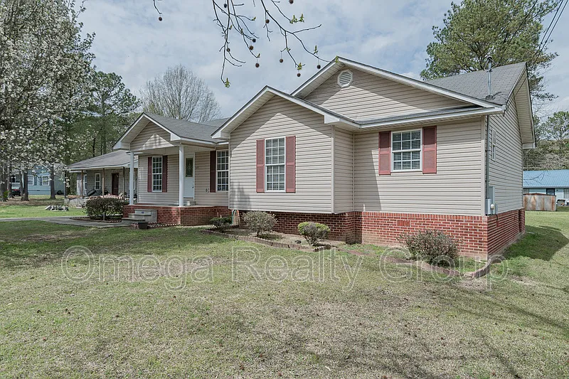 3 bed, 2.0 bath, 1898 sqft, $1,200 — Photo 3