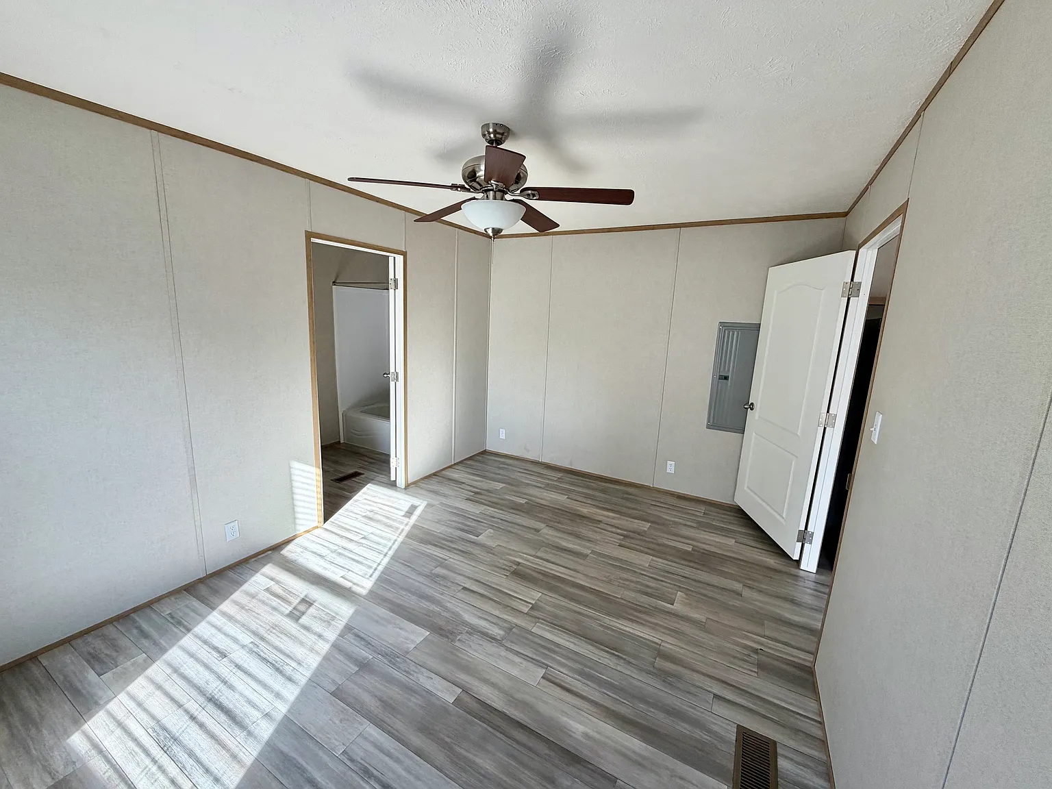 2 bed, 896 sqft, $1,398 — Photo 3