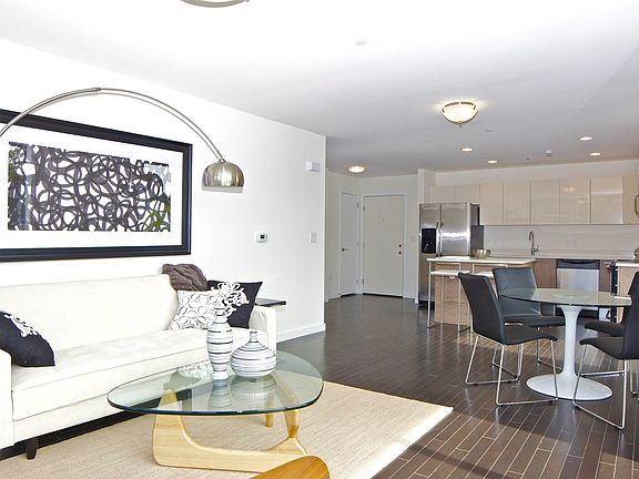 3rd image of 10 Dekalb Ave APT 404