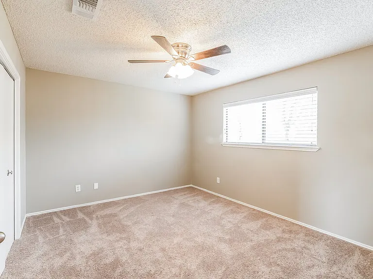 1513 Longshadow Ln — Photo 11