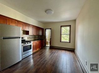 31-32 44th St #2R, Astoria, NY 11103