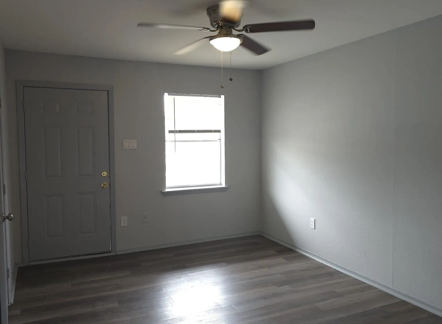 2 bed, 1.0 bath, 650 sqft, $850 — Photo 2