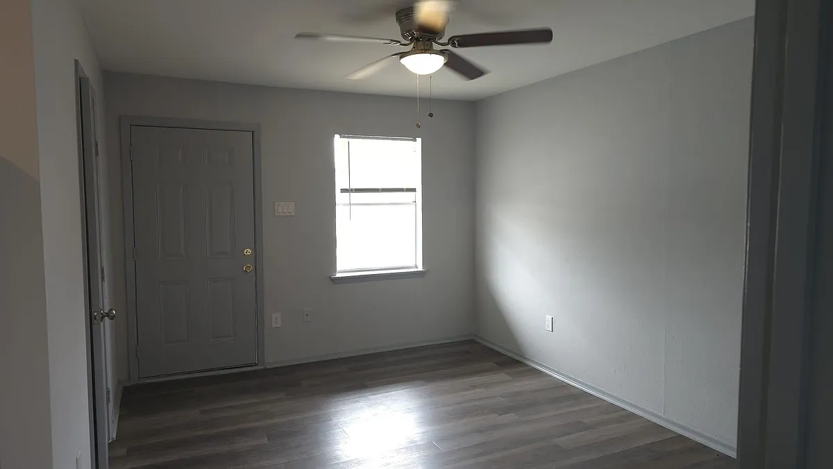 Building Photo - 10209 Wiggins St #9
