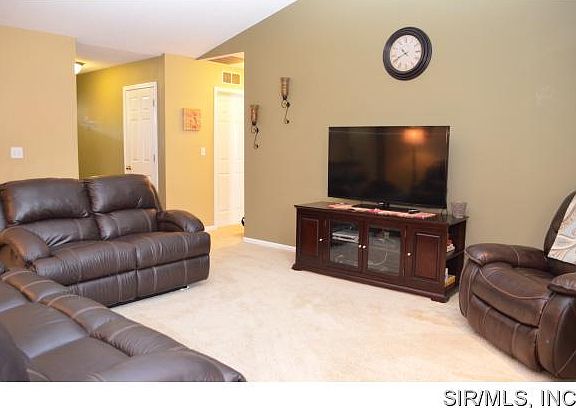4th image of 900 Amesbury Ct