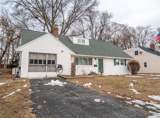 8 Briarwood Rd, Loudonville, NY 12211