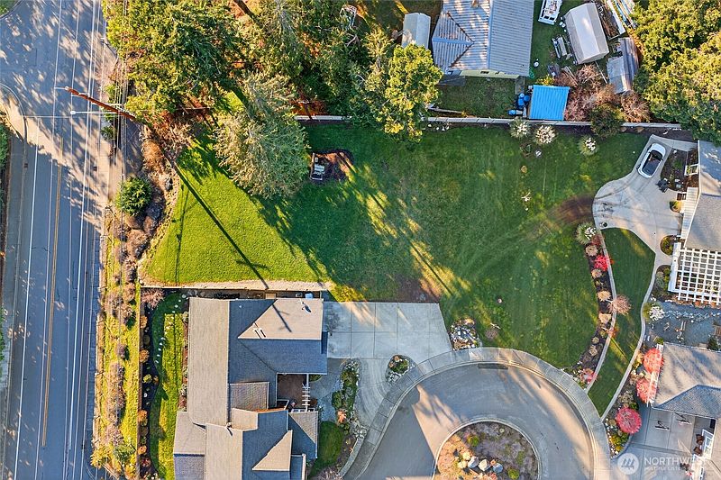 5th image of 2810 Grady Lane