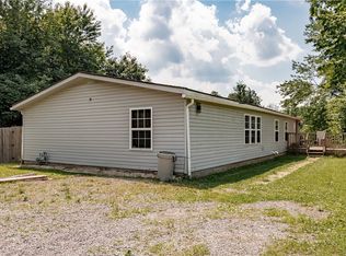 108 Hawk Dr, Evans City, PA 16033