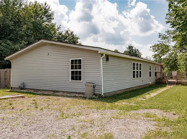 108 Hawk Dr, Evans City, PA 16033