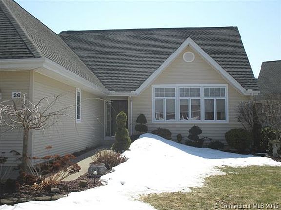 3rd image of 26 Maxwell Dr