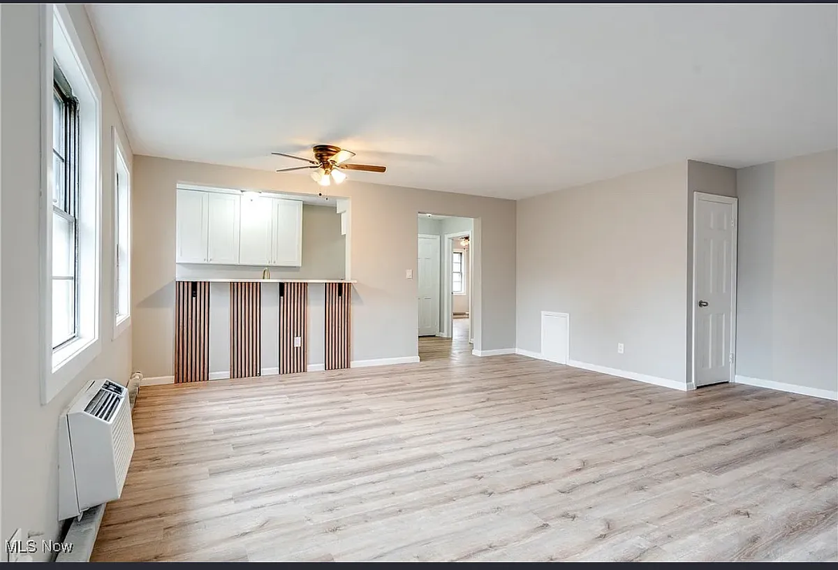 Building Photo - 13785 Cedar Rd #302