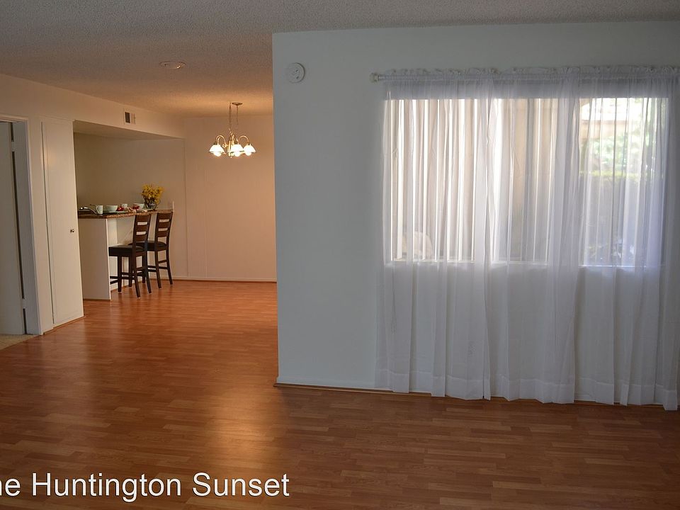 1st image of 1100 W Huntington Dr #10135575