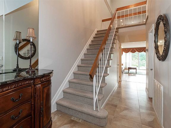 2nd image of 86 Woodlake Dr W