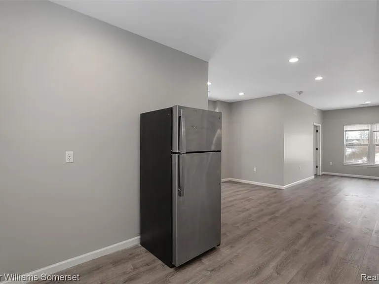 1119 Custer St — Photo 10