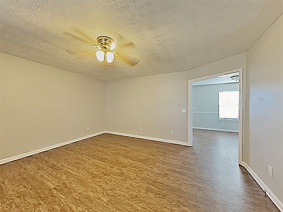 3rd image of 1022 Wigan Dr