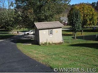 4th image of 550 Forest St