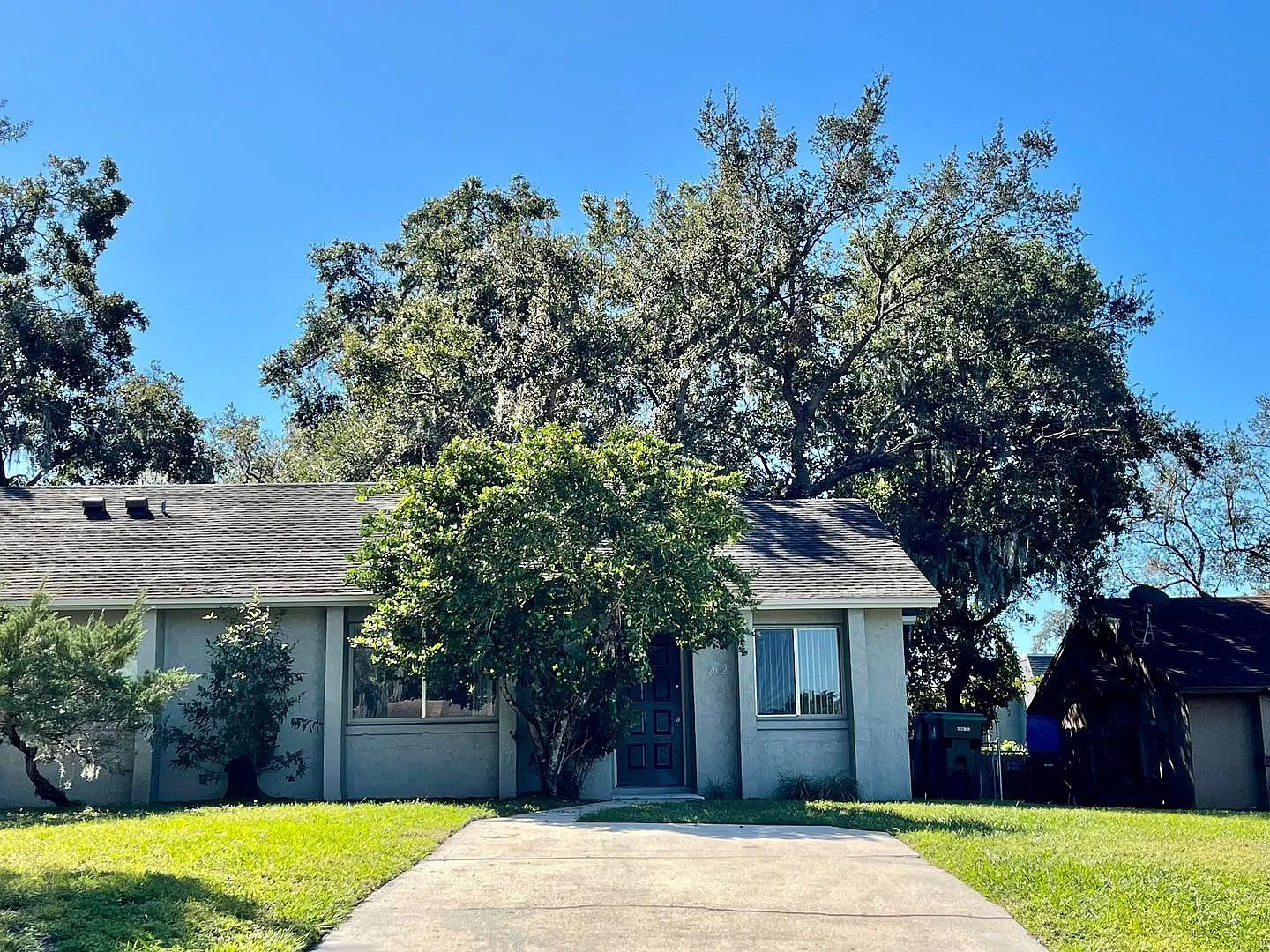Cute 2/1 Duplex In East Orlando! — Photo 1