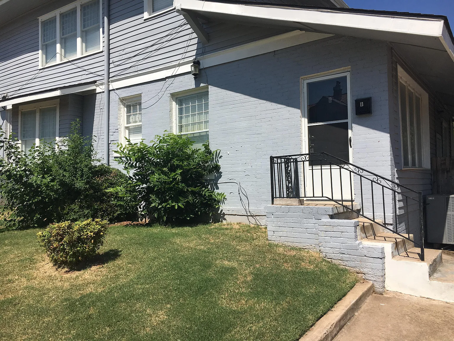2600 N Robinson-B - 1 — Photo 2