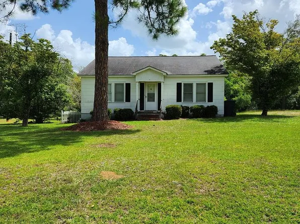 806 S Merrimac Dr, Fitzgerald, GA 31750
