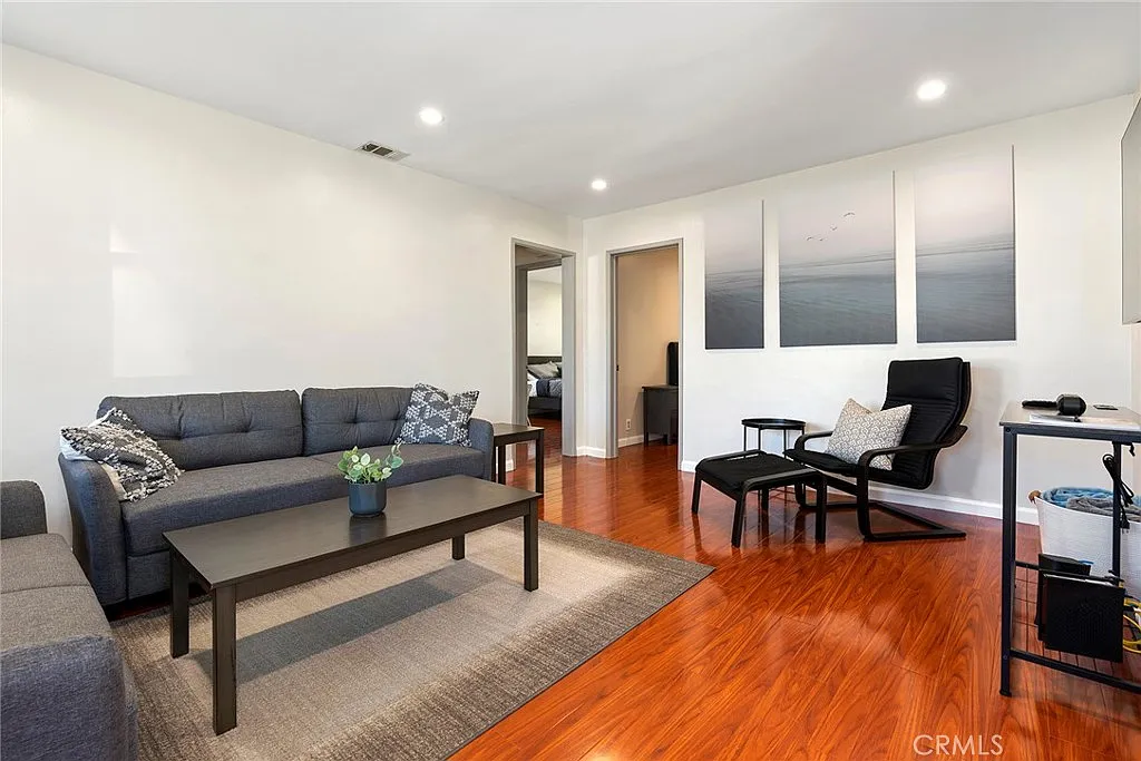 3 bed, 1111 sqft, $3,900 — Photo 4