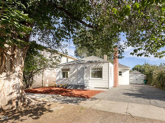 2nd image of 2121 Garden Ave