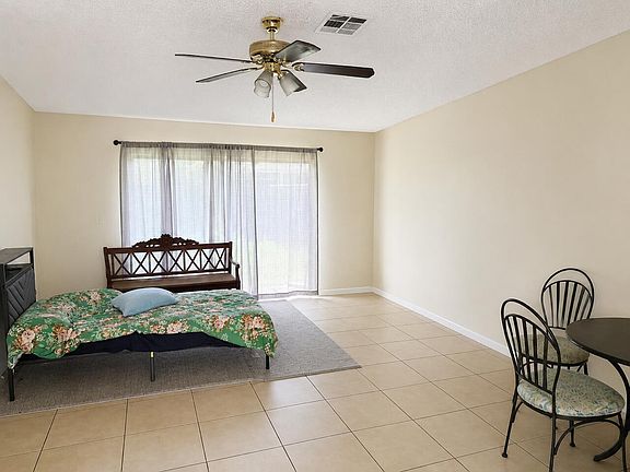 3rd image of 7824 Pembroke Rd