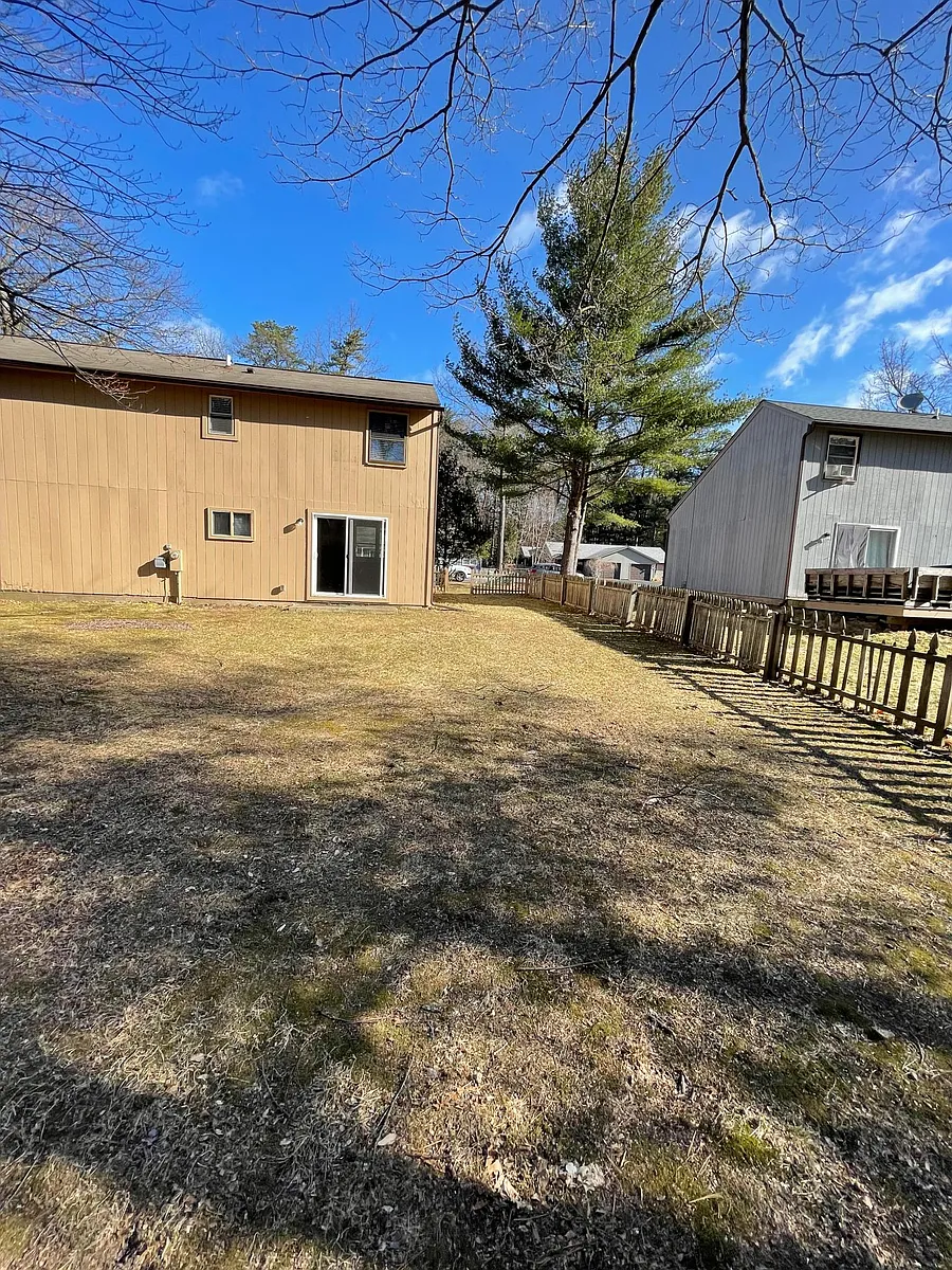 Building Photo - 16 Pepperbush Pl