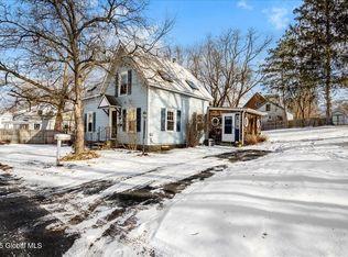 7 4th St, Hoosick Falls, NY 12090