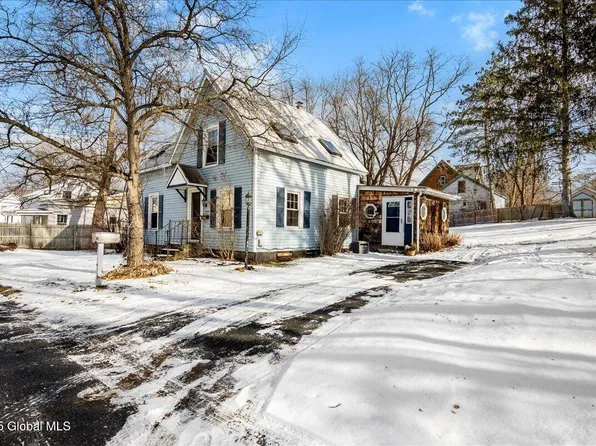 7 4th Street, Hoosick Falls, NY 12090