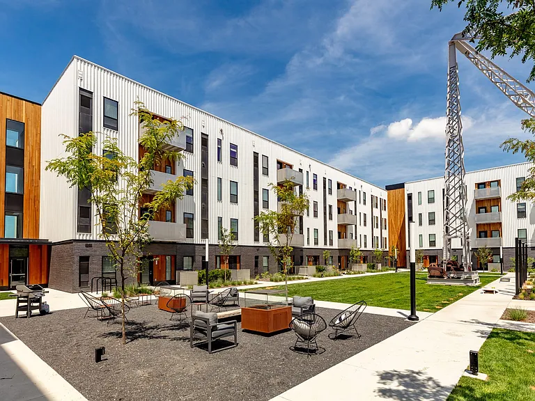 Rowat Lofts Apartments — Photo 28