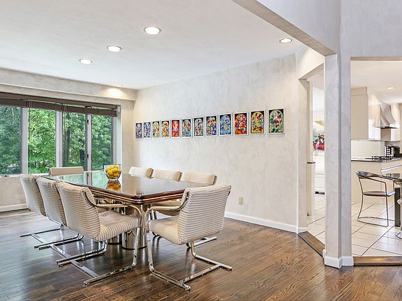 4th image of 22 Bloomingdale Dr