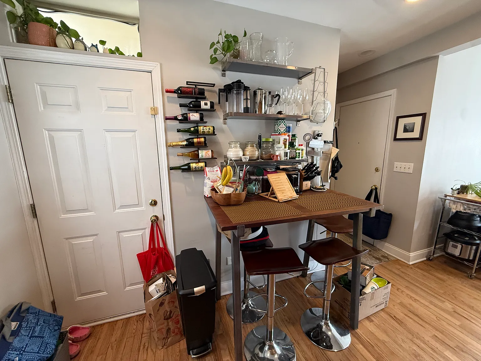 2 bed, 1.0 bath, 850 sqft, $2,000 — Photo 2