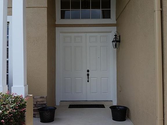 3rd image of 23502 Valderama Ln